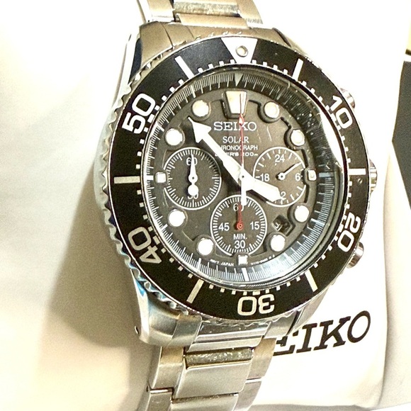 Seiko Solar Chronograph Date Diver Classic Mens Watch - Picture 2 of 8